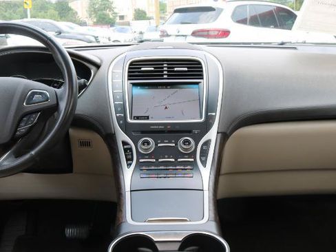 Used 2016 Lincoln MKX Reserve FWD image 17