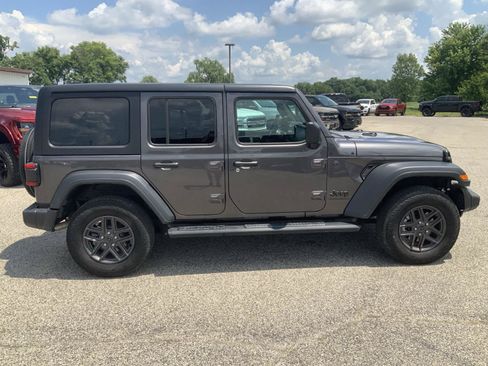 Used 2025 Jeep Wrangler Unlimited Sport AWD/4WD image 13