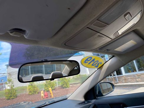 Used 2019 Hyundai Elantra SE FWD image 20