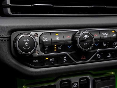 Used 2025 Jeep Wrangler Unlimited Rubicon 392 image 63