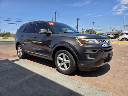 Used 2019 Ford Explorer XLT w/ Equipment Group 202A FWD image 4