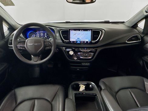 Used 2023 Chrysler Pacifica Touring-L w/ S Appearance Package AWD/4WD image 31