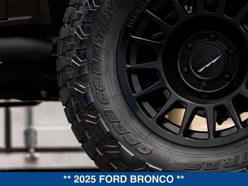 Used 2025 Ford Bronco Badlands AWD/4WD image 23