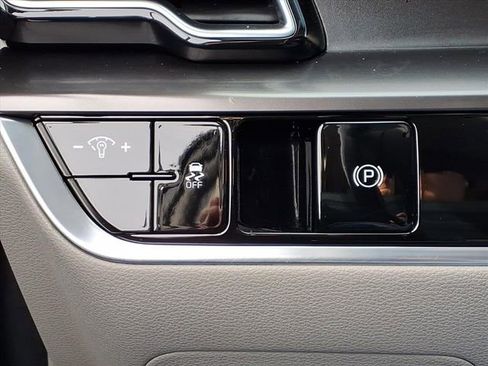 Used 2024 Kia Sportage EX image 25