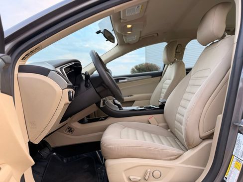 Used 2014 Ford Fusion SE FWD image 14