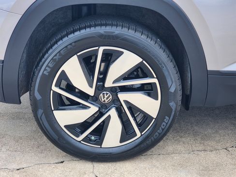 Used 2024 Volkswagen Atlas SE image 11