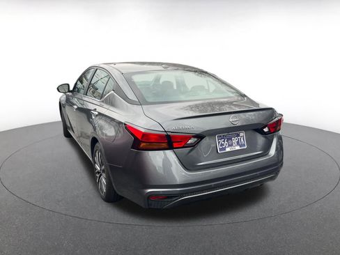 Used 2025 Nissan Altima 2.5 SV image 10