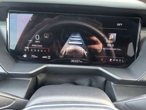 Used 2024 GMC Acadia AT4 image 23