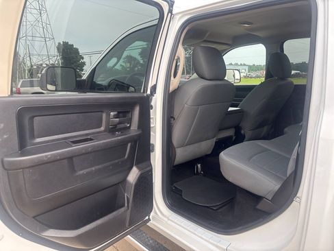 Used 2015 RAM 2500 Tradesman w/ Chrome Appearance Group AWD/4WD image 16