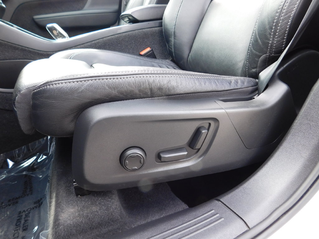 Used 2023 Volvo XC40 B5 Plus w/ Driver Assist Package AWD/4WD image 17