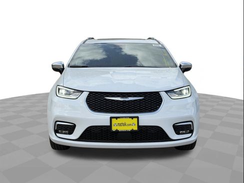 New 2026 Chrysler Pacifica Pinnacle w/ Trailer Tow Group FWD image 2