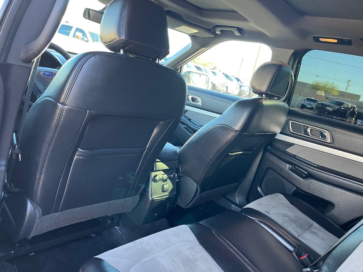 Used 2017 Ford Explorer XLT w/ Equipment Group 202A FWD image 29