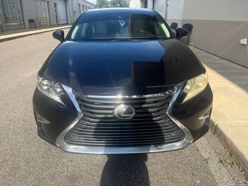 Used 2018 Lexus ES 350 w/ Luxury Package w/Wood Trim FWD image 2