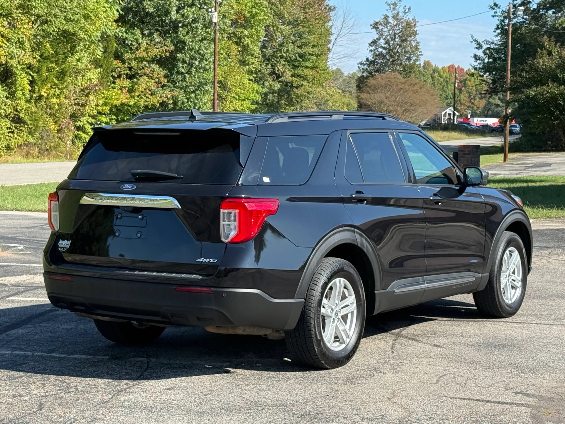Used 2022 Ford Explorer XLT AWD/4WD image 4