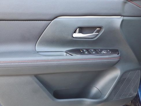 Used 2025 Nissan Kicks SR image 27