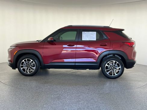 Used 2025 Chevrolet TrailBlazer LT w/ Convenience Package FWD image 7