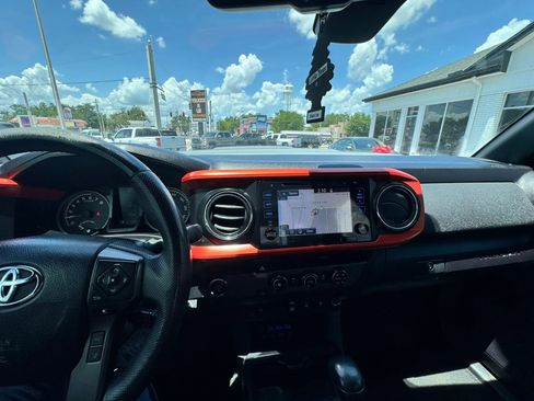 Used 2018 Toyota Tacoma TRD Sport RWD image 12