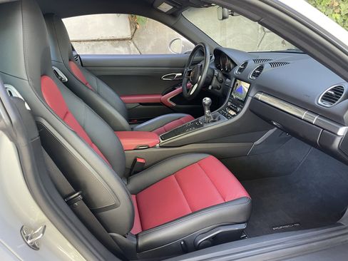 Used 2022 Porsche 718 Cayman S RWD image 19