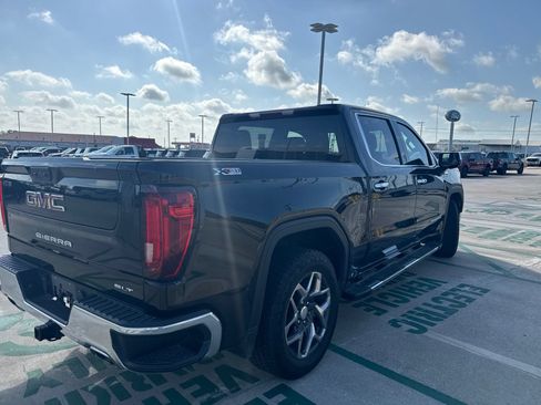 Used 2023 GMC Sierra 1500 SLT AWD/4WD image 3