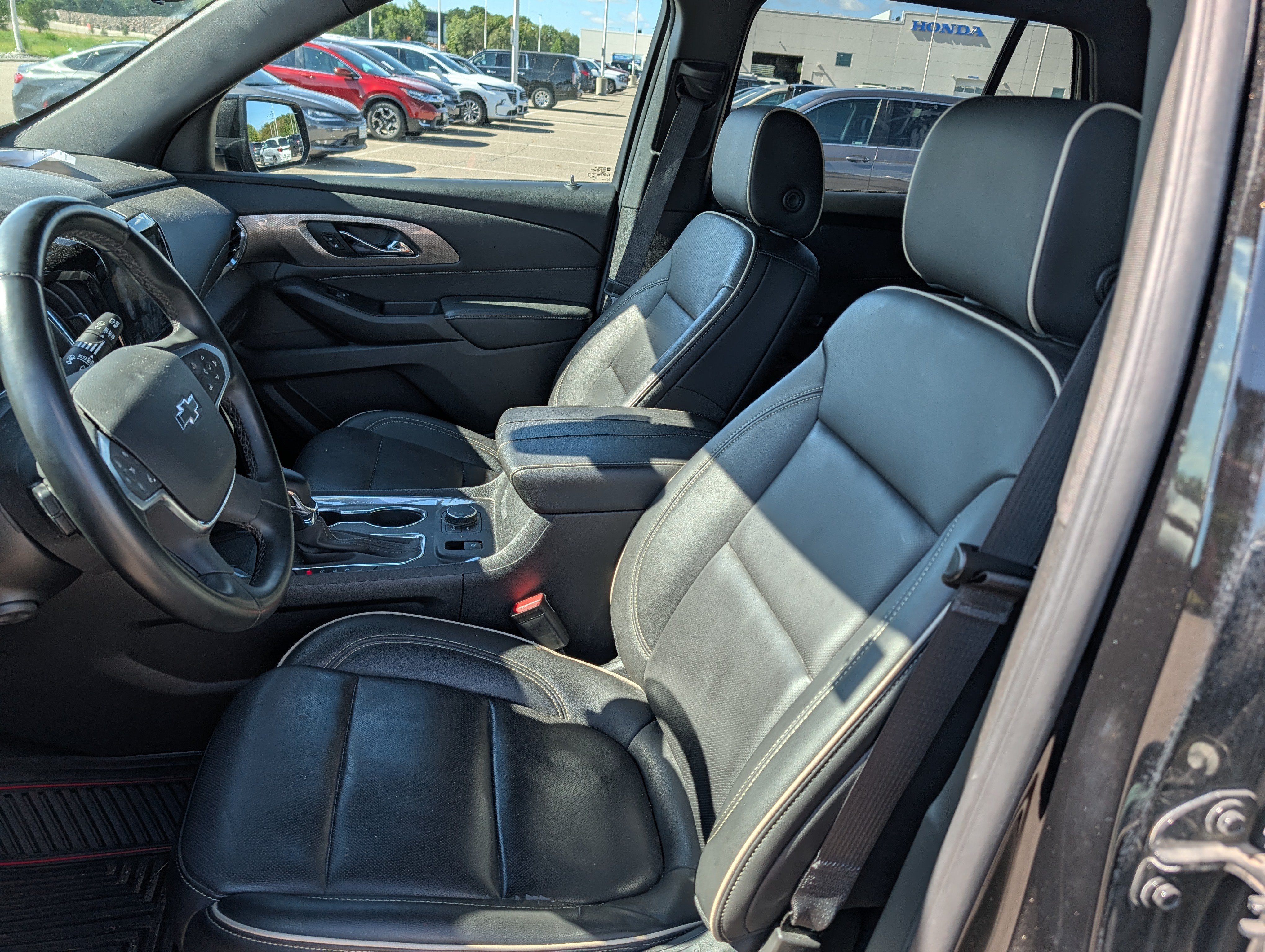 Used 2023 Chevrolet Traverse Premier w/ Redline Edition AWD/4WD image 8