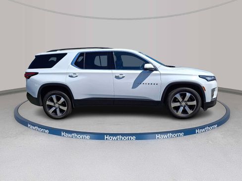 Used 2023 Chevrolet Traverse LT w/ LT Premium Package AWD/4WD image 7