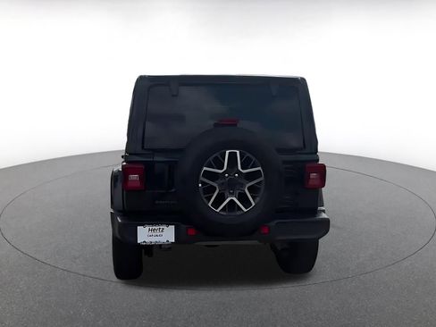 Used 2025 Jeep Wrangler Sahara image 8