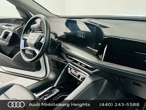 Certified 2025 Audi Q5 2.0T Premium w/ Convenience Package image 10