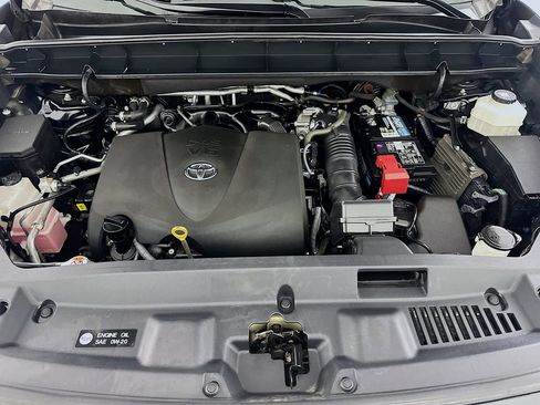 Used 2020 Toyota Highlander Limited image 32