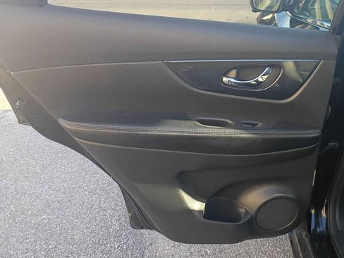 Used 2016 Nissan Rogue SL w/ SL Premium Package image 24