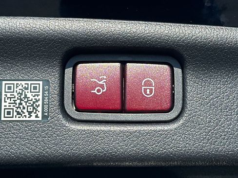 Used 2025 Mercedes-Benz C 300 4MATIC Sedan image 21