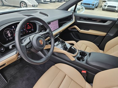 Certified 2026 Porsche Cayenne AWD/4WD image 4