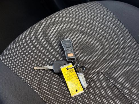 Used 2014 Nissan Versa SV FWD image 31