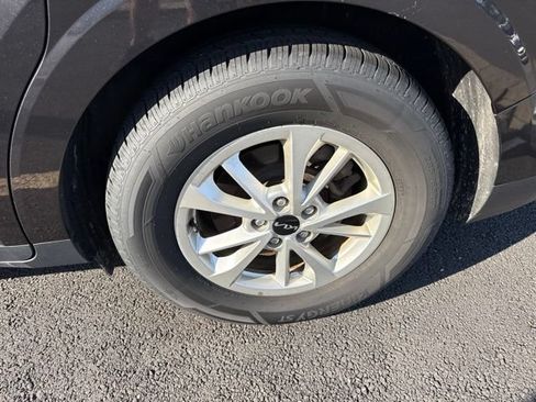 Used 2024 Kia Carnival LX FWD image 5