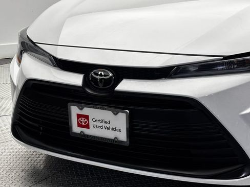 Used 2025 Toyota Corolla LE w/ LE Premium Package FWD image 2