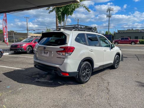 Used 2022 Subaru Forester Premium AWD/4WD image 2