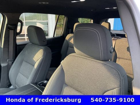 Used 2025 Chevrolet Traverse LT FWD image 30
