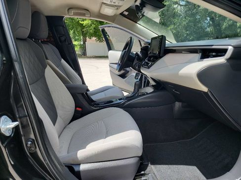 Used 2022 Toyota Corolla LE FWD image 34