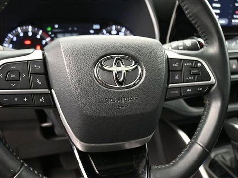 Used 2023 Toyota Highlander XSE image 8