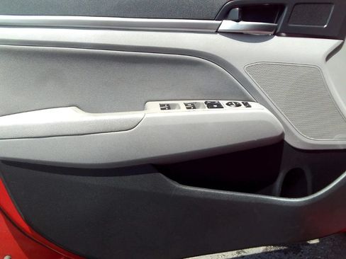 Used 2020 Hyundai Elantra SEL FWD image 9