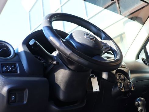 Used 2012 Nissan Versa SV image 40