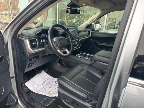 Used 2024 Ford Expedition XLT image 22