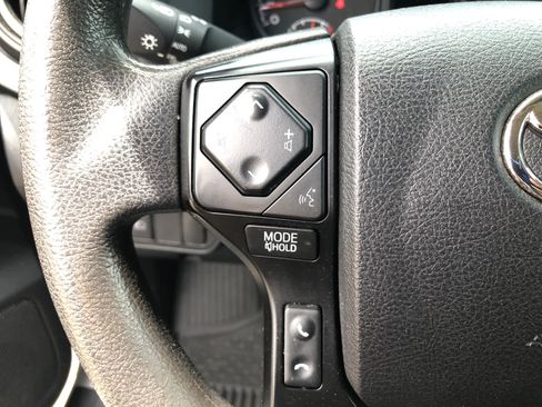 Used 2022 Toyota Tacoma SR AWD/4WD image 7