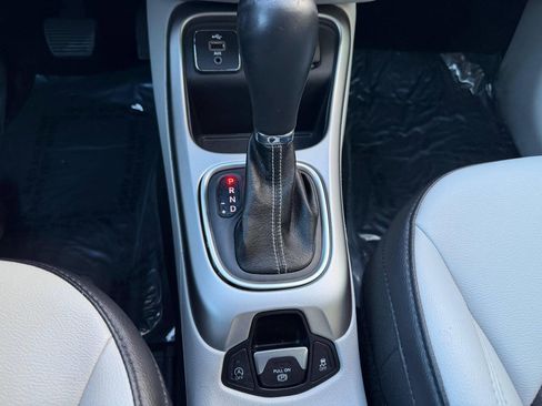 Used 2018 Jeep Compass Latitude w/ Safe & Security Group FWD image 12