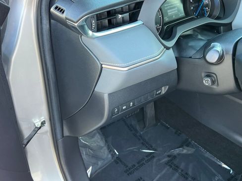 Used 2022 Toyota Venza XLE AWD/4WD image 12
