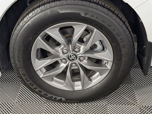 Used 2025 Toyota Sienna XLE image 8