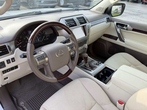 Used 2018 Lexus GX 460 Premium w/ Premium Package AWD/4WD image 9