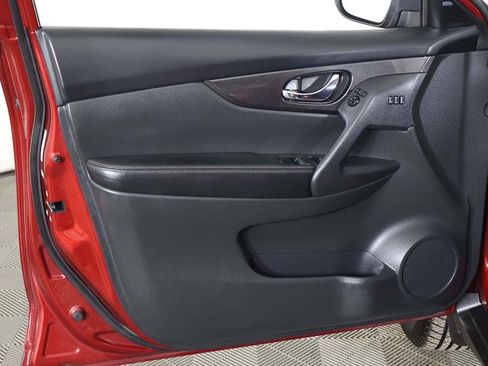 Used 2018 Nissan Rogue SV w/ Sun & Sound Touring Package image 26