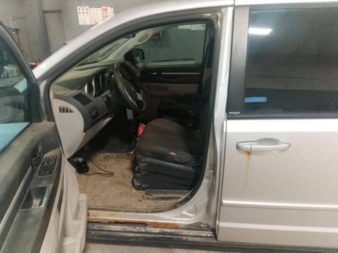 Used 2010 Dodge Grand Caravan SE FWD image 22