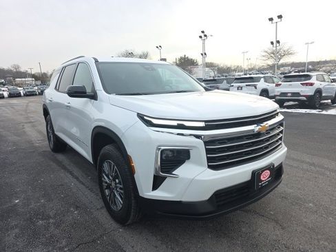 New 2026 Chevrolet Traverse LT image 1