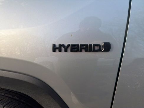 Used 2020 Toyota RAV4 XLE image 9